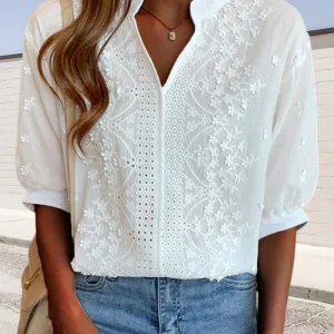 Daphne - Blouse brodée avec décolleté en V