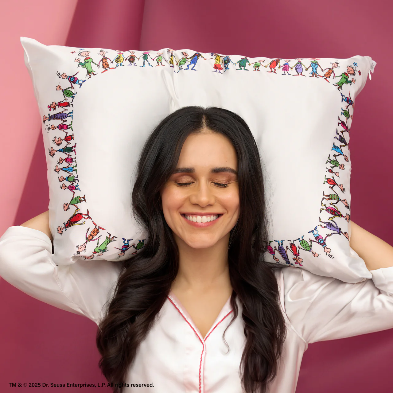 The Grinch x Kitsch Satin Pillowcase in Whoville - King – Image 3