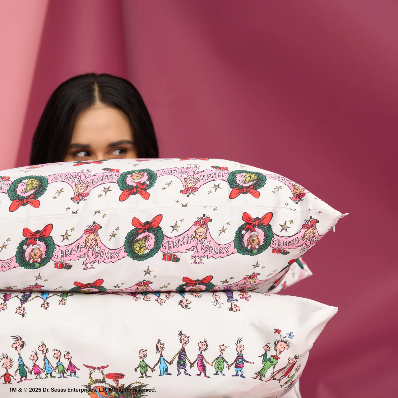 The Grinch x Kitsch Satin Pillowcase in Whoville - King – Image 2