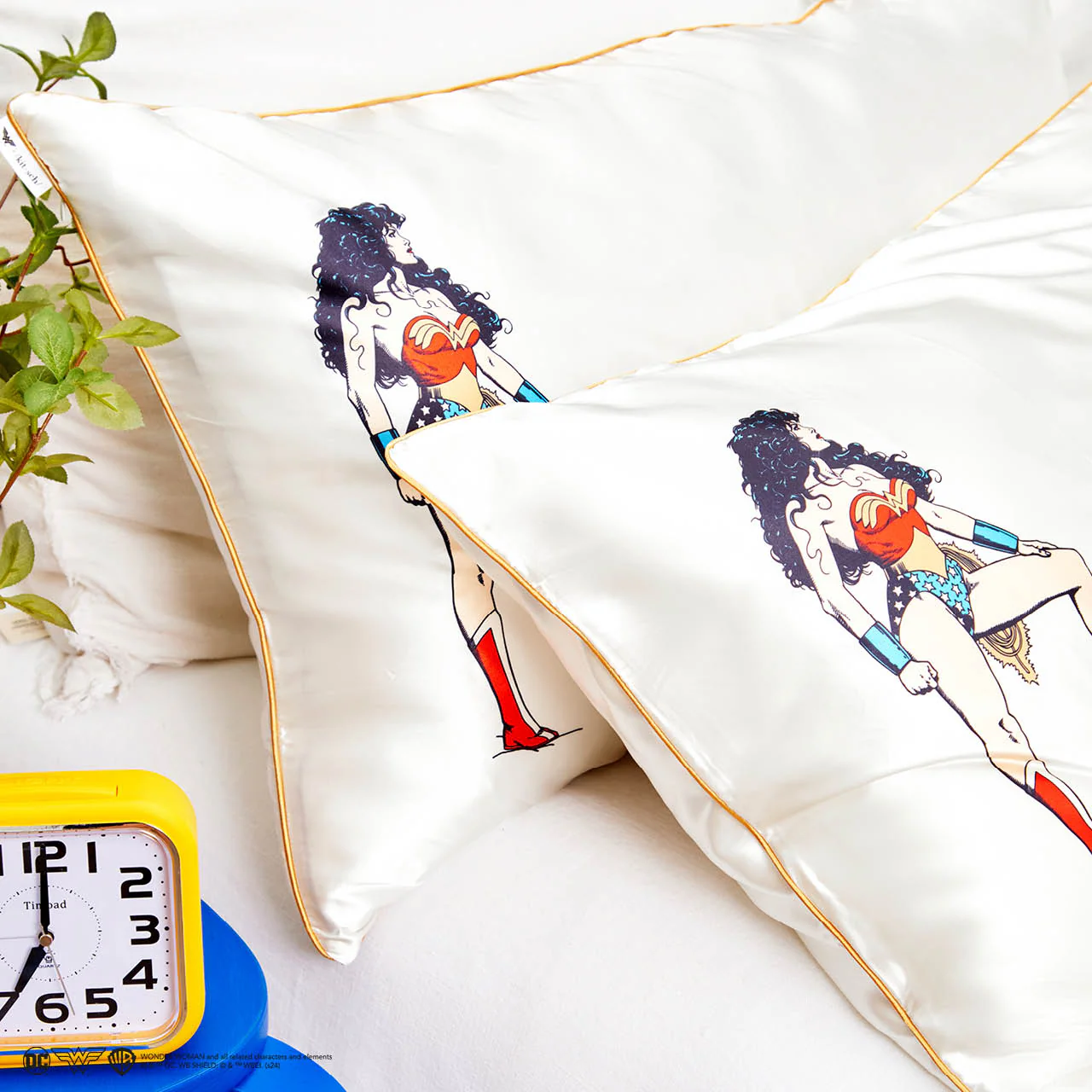 Kitsch x Wonder Woman Satin Pillowcase in Believe in Wonder - King – Image 4