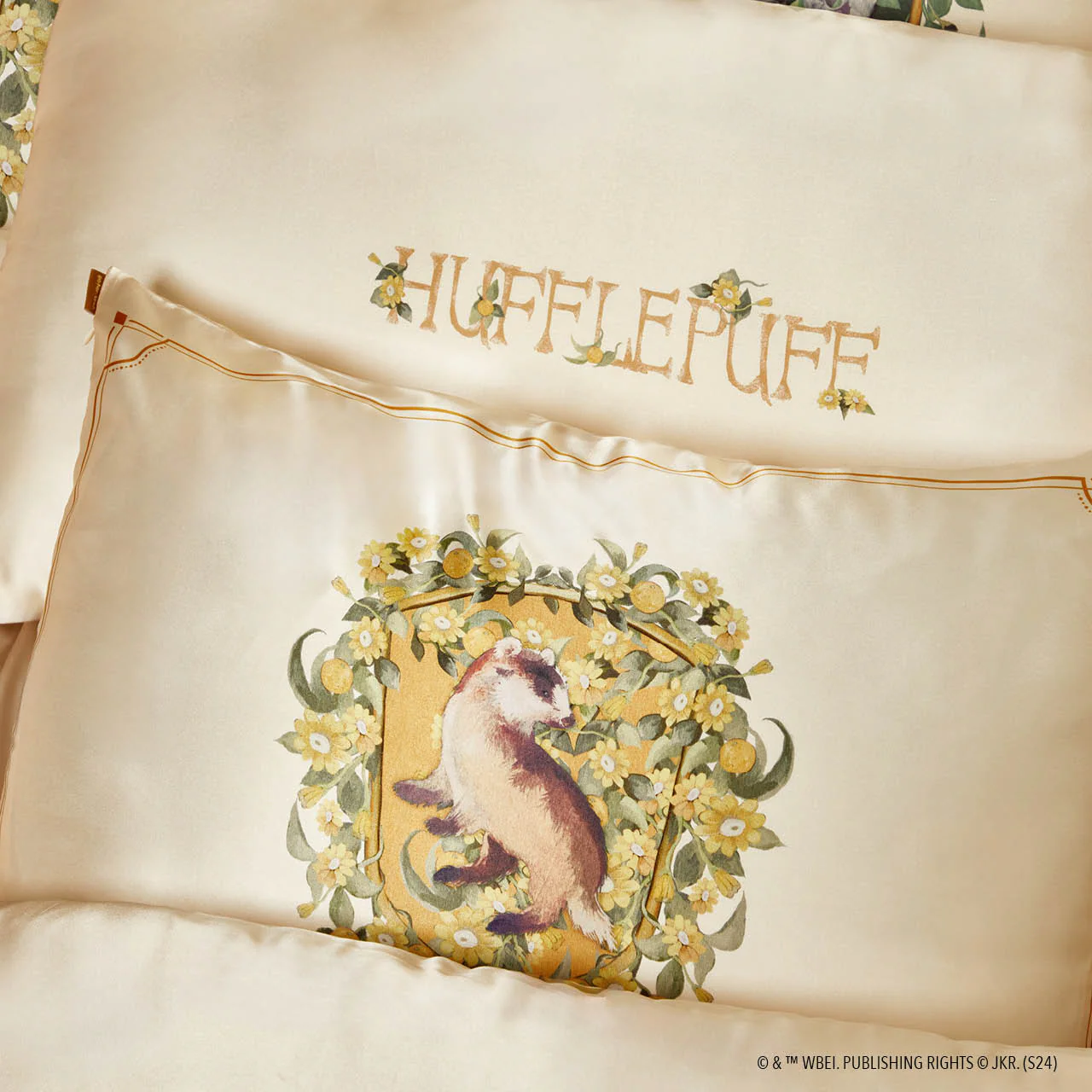 Kitsch x Harry Potter Satin Pillowcase in Huflepuff - King – Image 5