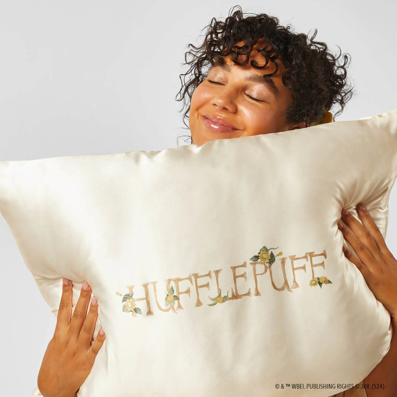 Kitsch x Harry Potter Satin Pillowcase in Huflepuff - King – Image 4
