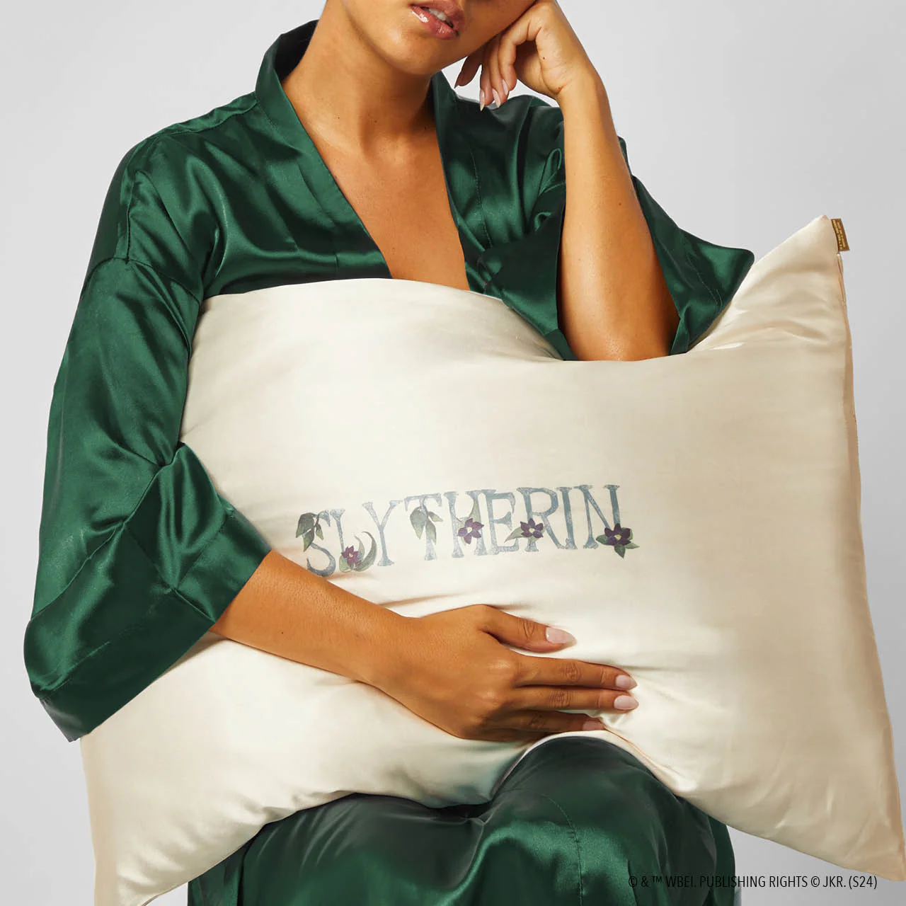 Kitsch x Harry Potter Satin Pillowcase in Slytherin – Image 4