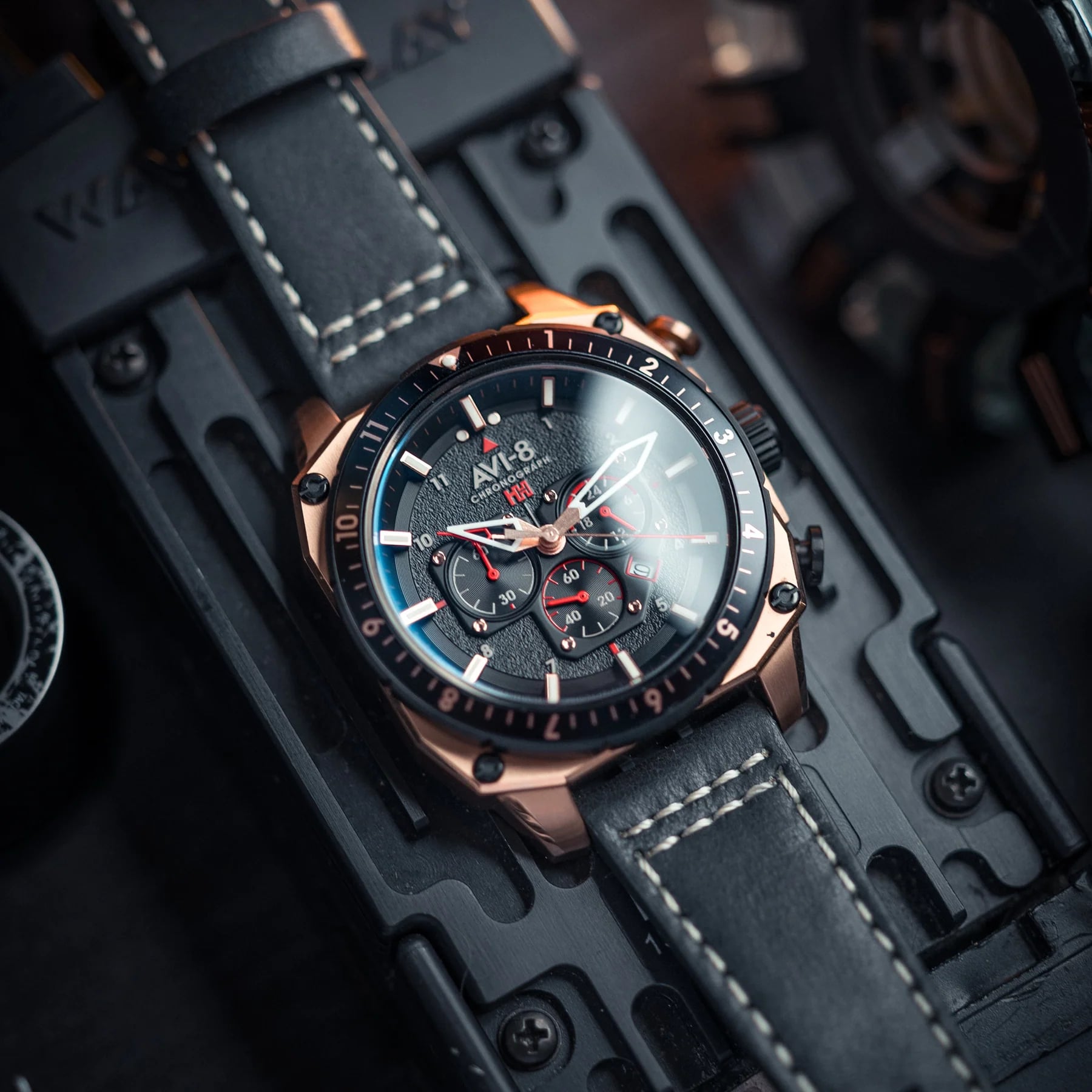 MONTRE AVI-8 HAWKER HUNTER DUAL TIME CHRONOGRAPH JET BLACK – Image 5